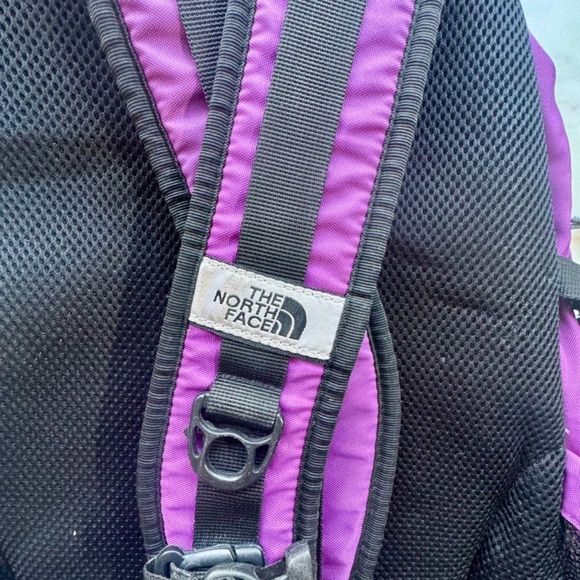 The North Face Recon Backpack hard to find Purple/Great Condition**minor flaw** - Picture 11 of 11